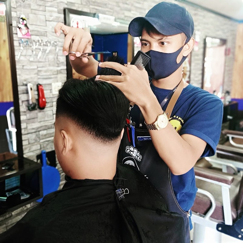 Eriq Barbershop: Senyum Lebar, Gaya Mulus di Jantung Cilacap